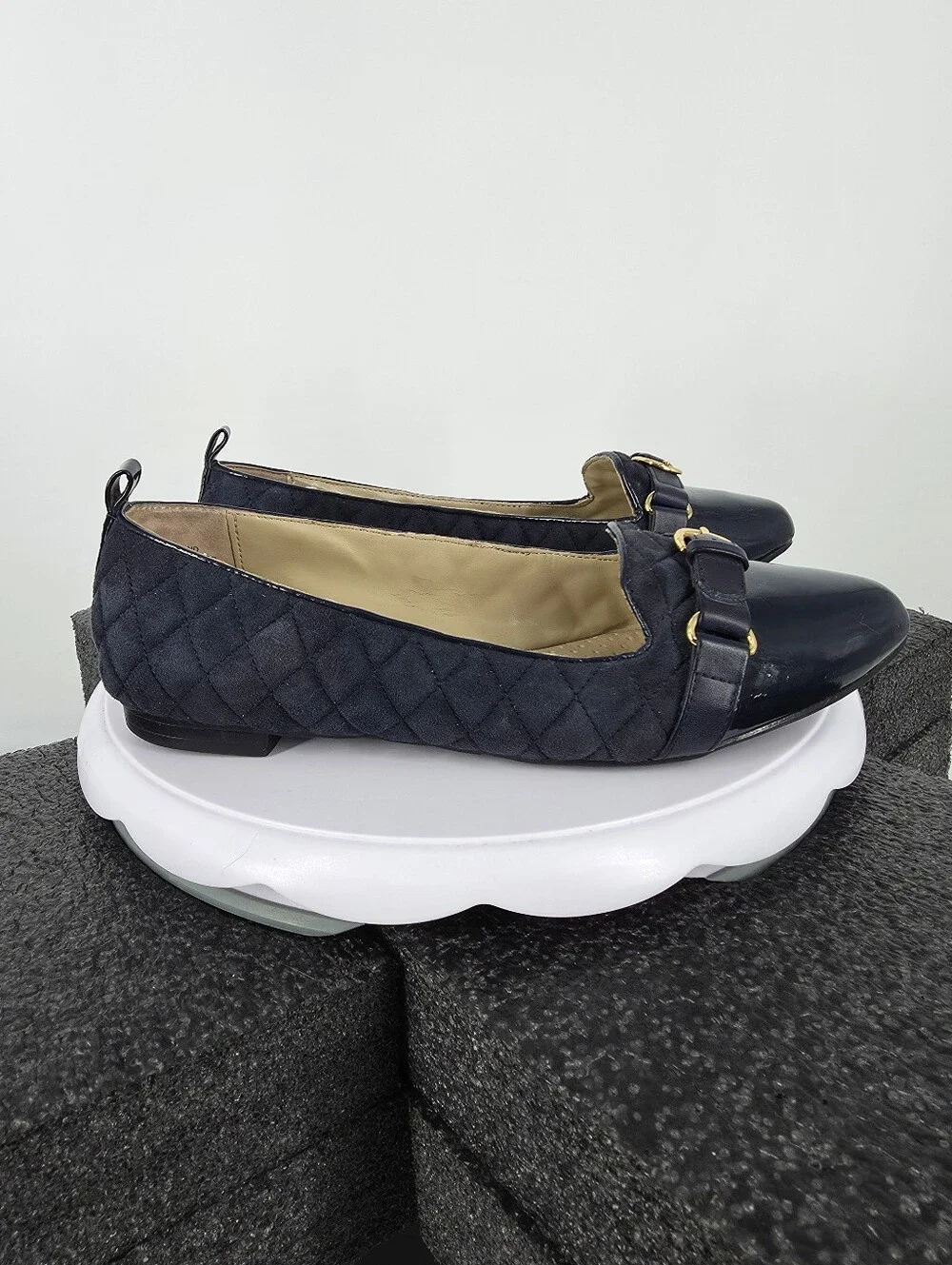 Ellen Tracy Ireland 8M Navy Blue Quilted Suede Patent Leather Buckle Flats Shoes
